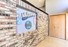 อื่นๆ 4 Huge Home w/ Pool Table Near St Pete Beach!