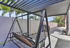 อื่นๆ 3 Huge Home w/ Pool Table Near St Pete Beach!