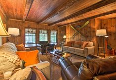 其他 5 Vintage Schroon Lake Farmhouse w/ Private Beach!