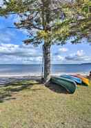 ภาพหลัก St. Ignace Cottage w/ Deck & Beach on Lake Huron!