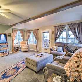 Interior1Updated Coos Bay Home ~ 2 Mi to Pacific Ocean,库斯县飯店