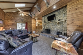 Others 4 Well-appointed Alto Cabin w/ Fire Pit & Pool Table