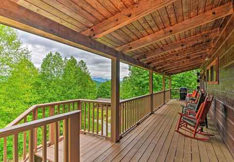 Others Bryson City Cabin w/ Private Hot Tub & Pool Table!