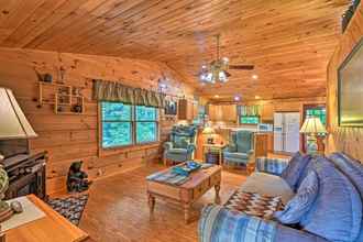 Others 4 Bryson City Cabin w/ Private Hot Tub & Pool Table!