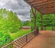 Others 5 Bryson City Cabin w/ Private Hot Tub & Pool Table!