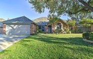 Others 4 Cozy Burleson Retreat ~ 16 Mi to Fort Worth!