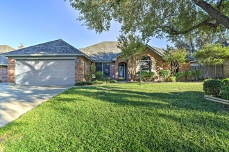 Others 4 Cozy Burleson Retreat ~ 16 Mi to Fort Worth!