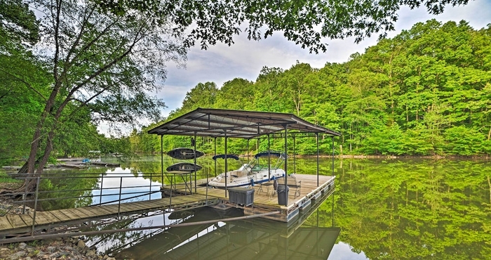 Others Lake Barkley Home: Private Dock, Kayaks, Fire Pit