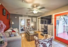 其他 5 Stylish Suburban Getaway, 10 Miles to Royal Mtn!