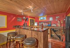 其他 6 Stylish Suburban Getaway, 10 Miles to Royal Mtn!