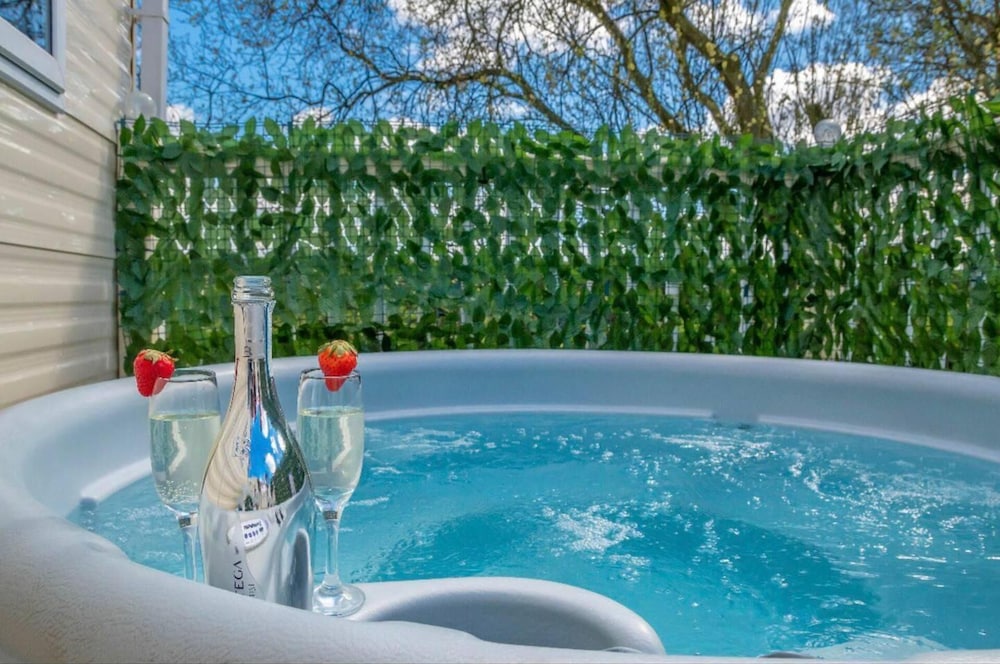 Others Tattershall Lakes Private Hot Tub Lodge - Sleeps 6