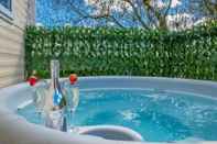 Others Tattershall Lakes Private Hot Tub Lodge - Sleeps 6