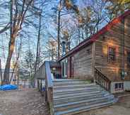Others 5 Lakeview Forest Cabin w/ Deck < ½ Mile to Beach!