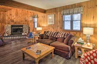 Lain-lain 4 Lakeview Forest Cabin w/ Deck < ½ Mile to Beach!