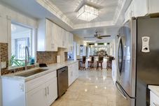 其他 Waterfront Home w/ Game Room, 2 Miles to Beach!