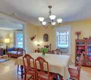 Others 2 Historic Home w/ Sunroom - 5 Mi to Lambeau Field!