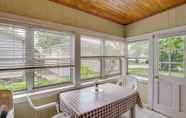 Lain-lain 7 Historic Home w/ Sunroom - 5 Mi to Lambeau Field!