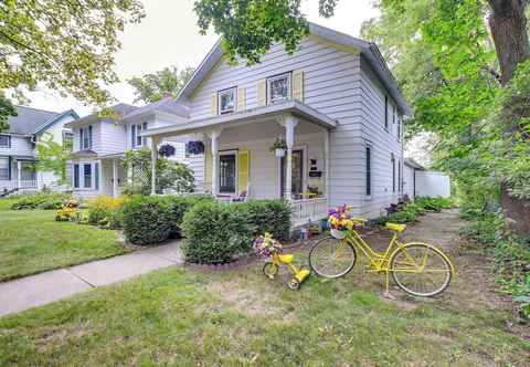 Others Historic Home w/ Sunroom - 5 Mi to Lambeau Field!