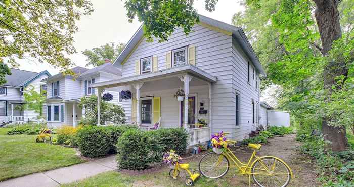 Lain-lain Historic Home w/ Sunroom - 5 Mi to Lambeau Field!