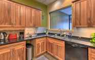 Others 7 Idyllic Dtwn Anchorage Condo w/ Fireplace!