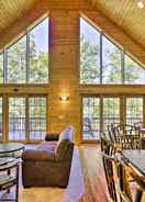 Imej utama Lakefront Wisconsin Cabin With Boat Dock!