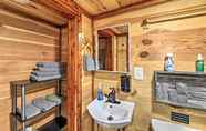 Others 4 'the Gosling' Studio Cabin w/ River Access!