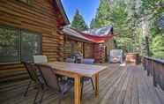 Others 7 Custom-built Cabin W/spacious Deck: 5 Mi to Hiking