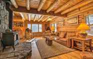 Others 5 Custom-built Cabin W/spacious Deck: 5 Mi to Hiking