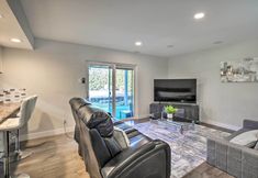 Others 5 Poolside Oasis: Richardson Home w/ Movie Room!