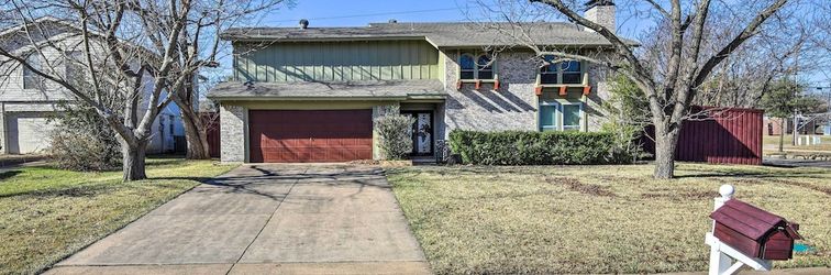 Others Poolside Oasis: Richardson Home w/ Movie Room!