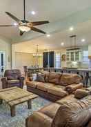 Primary image Spacious Bakersfield Home w/ Outdoor Pool!