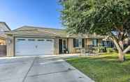 Lainnya 6 Spacious Bakersfield Home w/ Outdoor Pool!