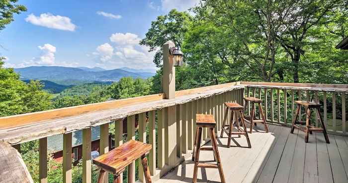Others Cabin w/ Hot Tub & Mountain Views, < 5 Mi to Boone