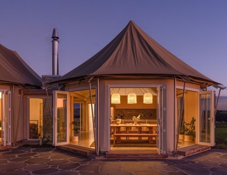 อื่นๆ 2 Wild Canvas - Pōhutukawa Tent