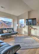 Primary image Chic Chelan Condo w/ Balcony, Walk to Lake & Dtwn!