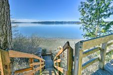 อื่นๆ Cozy Beachouse: View & Deck, Steps From Skagit Bay