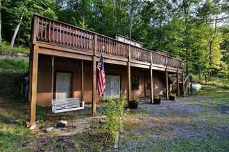 Others 4 Family Cabin on 6 Acres w/ Lake Access & Hot Tub!