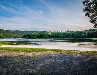 อื่นๆ 2 Family Cabin on 6 Acres w/ Lake Access & Hot Tub!