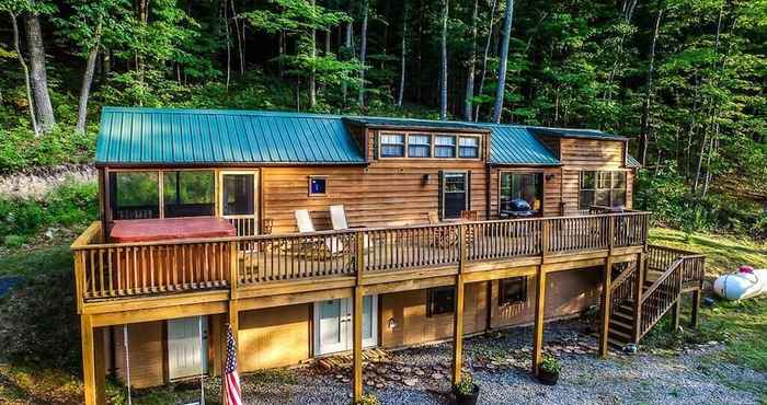 อื่นๆ Family Cabin on 6 Acres w/ Lake Access & Hot Tub!