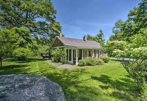 Lainnya Charming Cottage w/ Deck: Mtn + Lake Views!