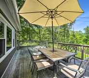 Lainnya 5 Charming Cottage w/ Deck: Mtn + Lake Views!