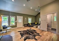 อื่นๆ 3 Charming Cottage w/ Deck: Mtn + Lake Views!