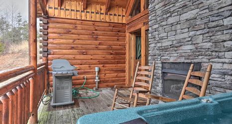 其他 2 Pigeon Forge Cabin w/ Games, 1 Mi to Parkway!