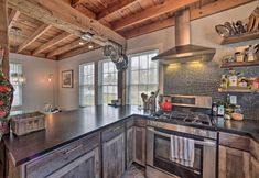 Others 3 Charming Cottage w/ Yard - 2 Mi to Tinker St!