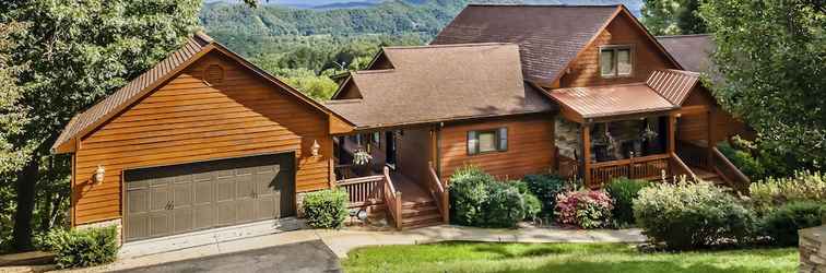 Lain-lain Spacious Murphy Cabin w/ Game Rooms + Mtn Views!