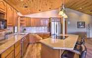 Lain-lain 5 Upscale Cabin w/ Mountain Views + Large Game Room!