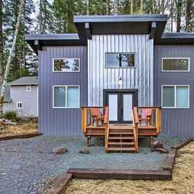 Primary image 1 Home w/ Hot Tub < 5 Miles to Rainier National Park, Khách sạn Lewis County