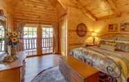 Others 2 Redwood Cabin & Casita: 2 Acres, Fire Pit, Hot Tub