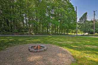 Lainnya 4 Charming Candler Cottage ~ 12 Miles to Asheville!