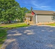 Khác 3 Charming Candler Cottage ~ 12 Miles to Asheville!